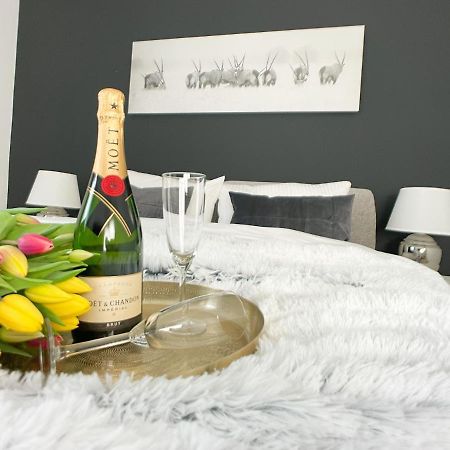 M-Style 01 Apartment Mit Terrasse Und Gasgrill, 24H Self-Check-In, Free Parking, Netflix Nürnberg Kültér fotó